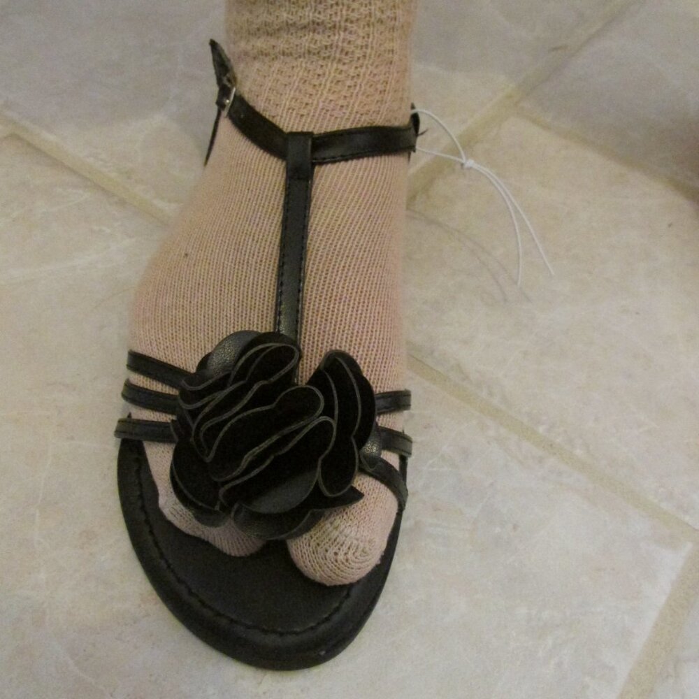 WOMEN'S SIZE 8 BLACK SHOES STRAPPY SANDALS SUMMER FLATS CASUAL OR DRESSY NWOT